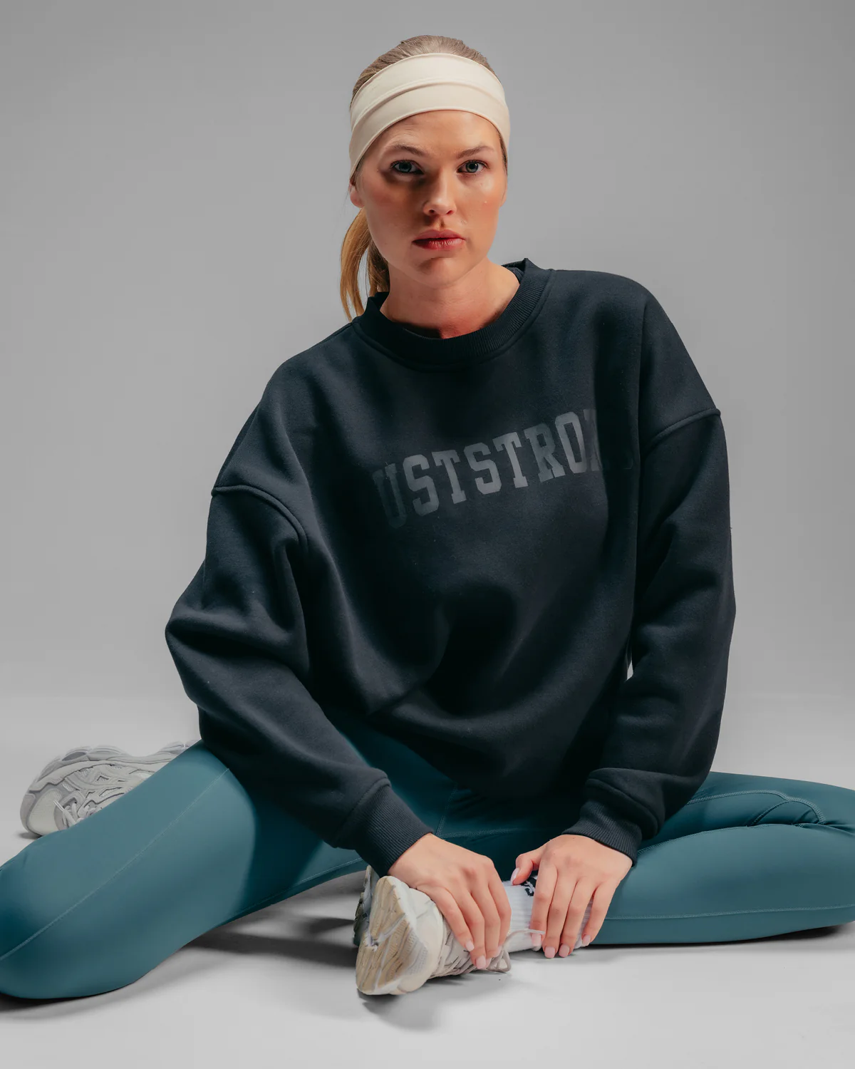 Essentials Oversized Crew - Black - Image 6