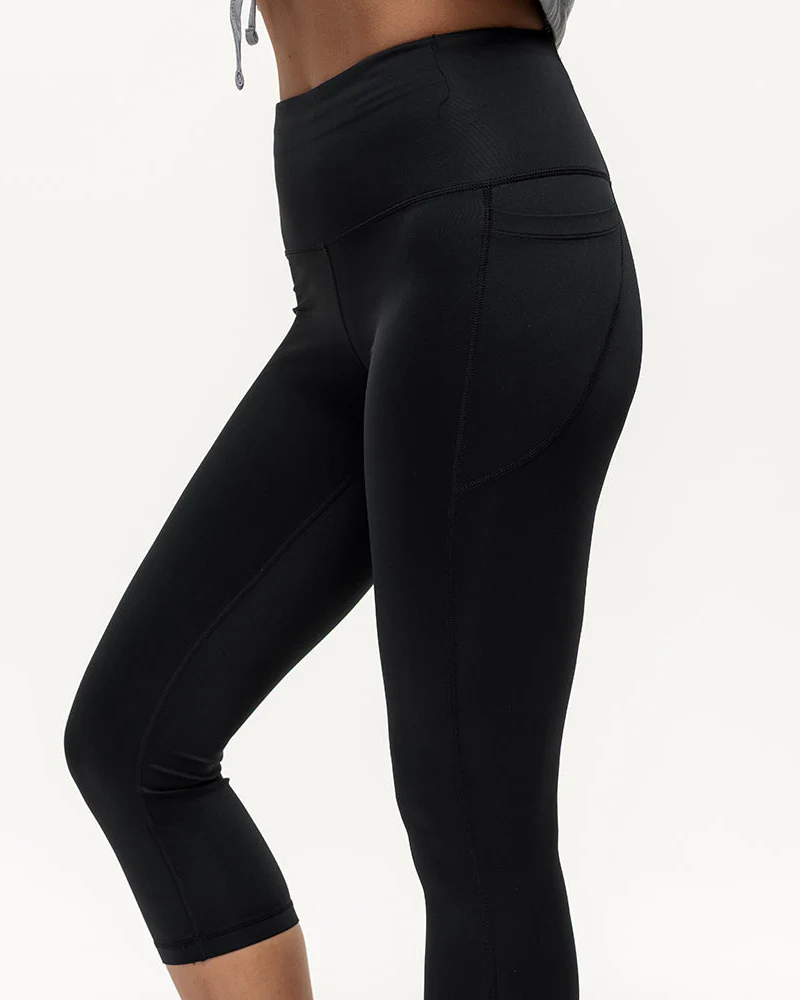 High Rise Capri Genesis Leggings - Black Onyx - Image 4