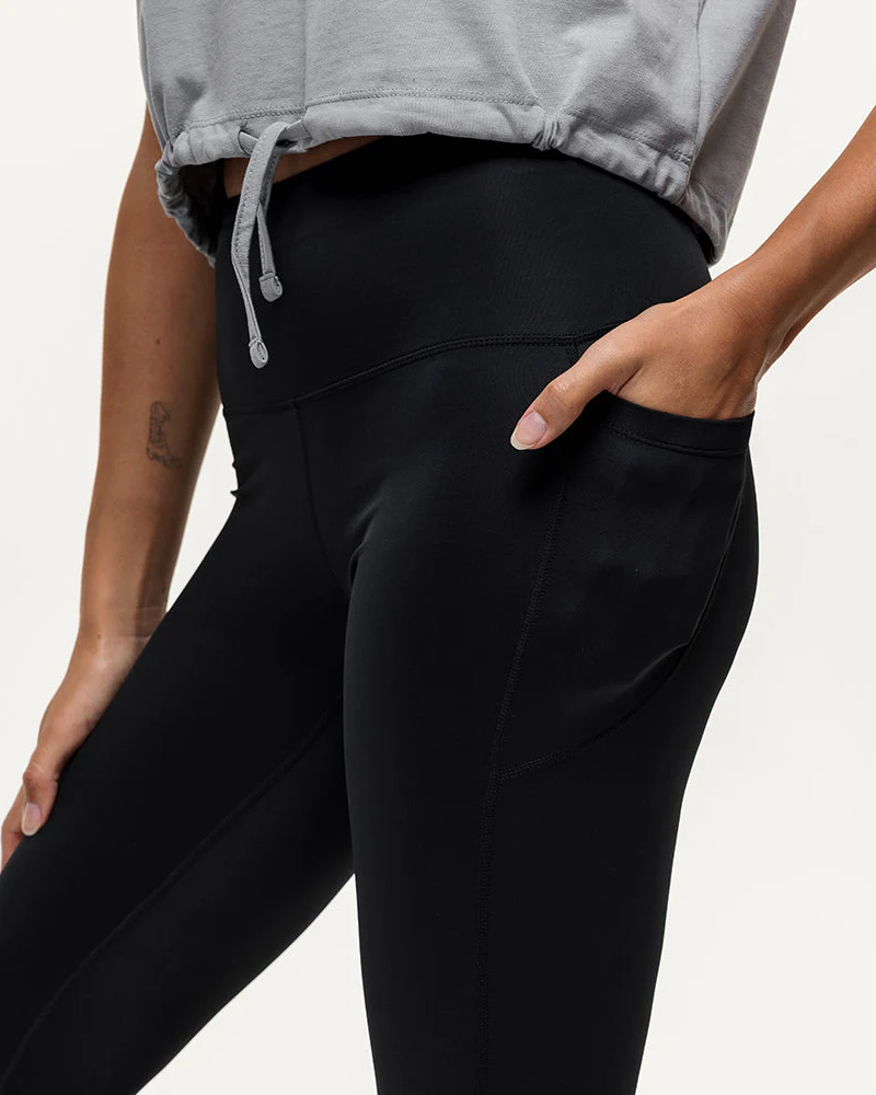 High Rise Capri Genesis Leggings - Black Onyx - Image 5