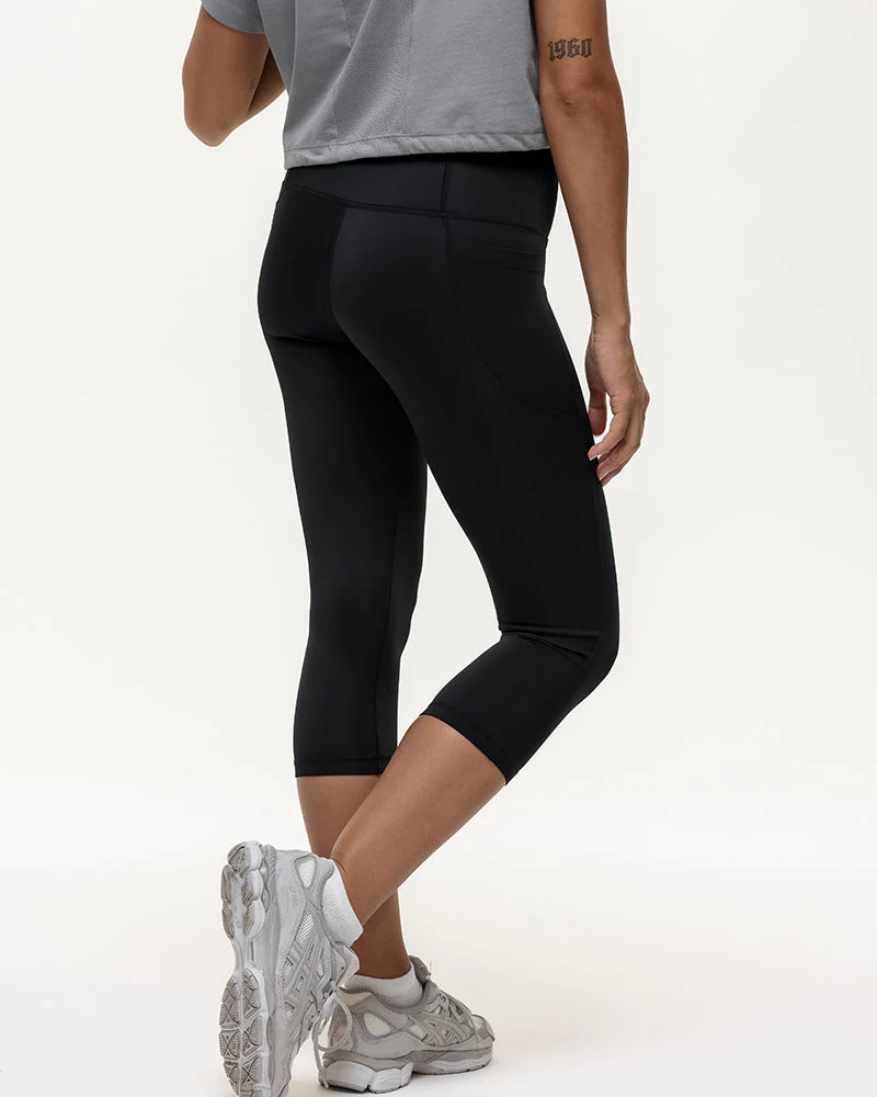 High Rise Capri Genesis Leggings - Black Onyx - Image 6