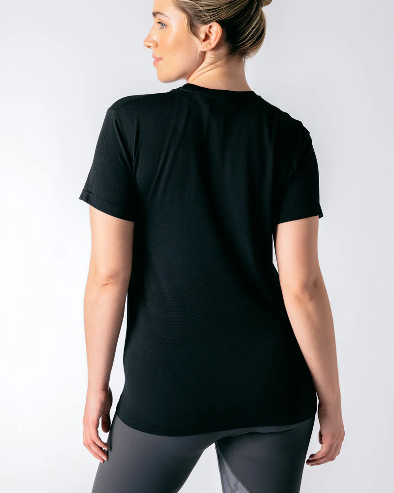 Laser Seamless Workout Tee - Black Onyx - Image 3