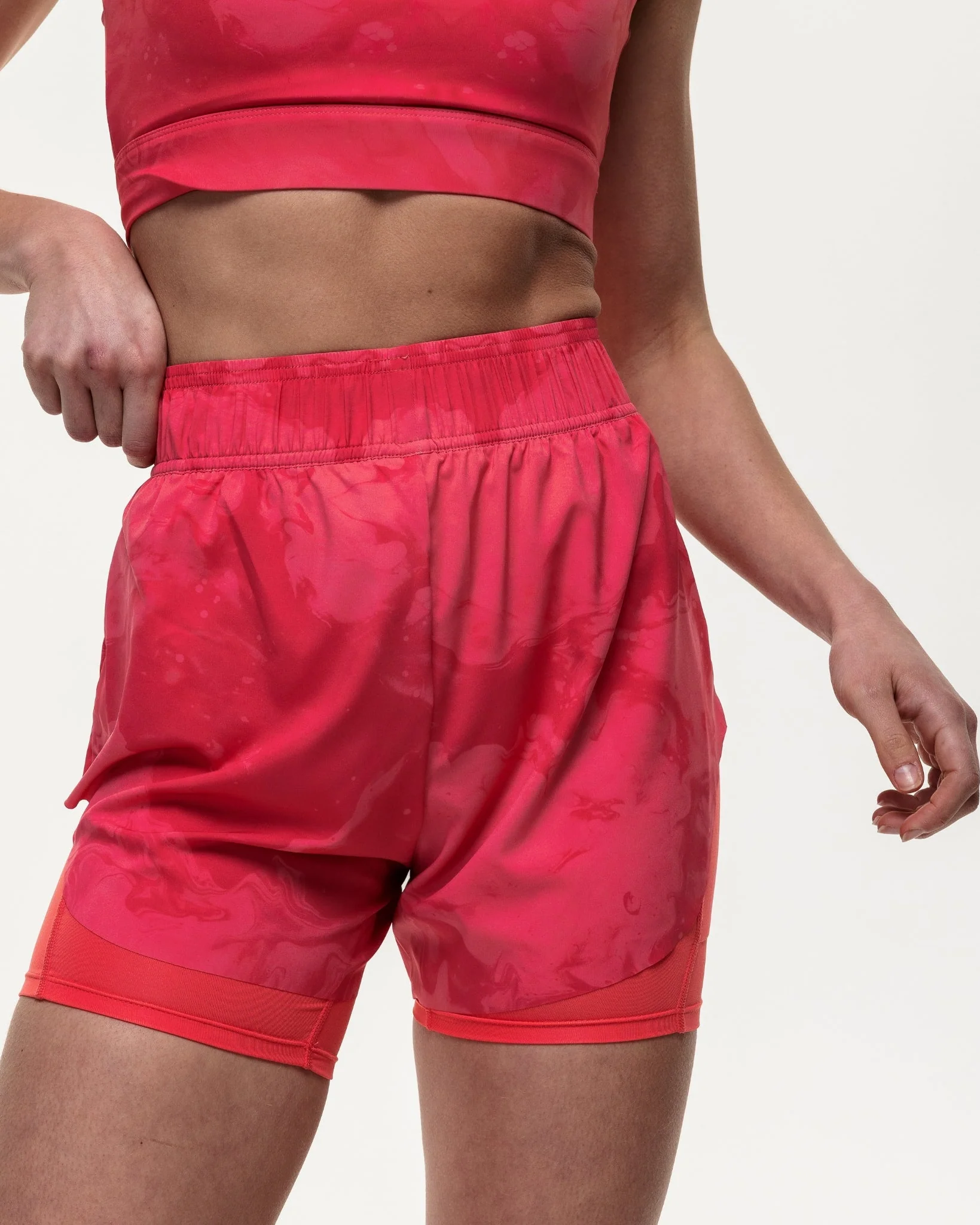Run The Distance 2-in-1 Shorts - Coral Marble - Image 5