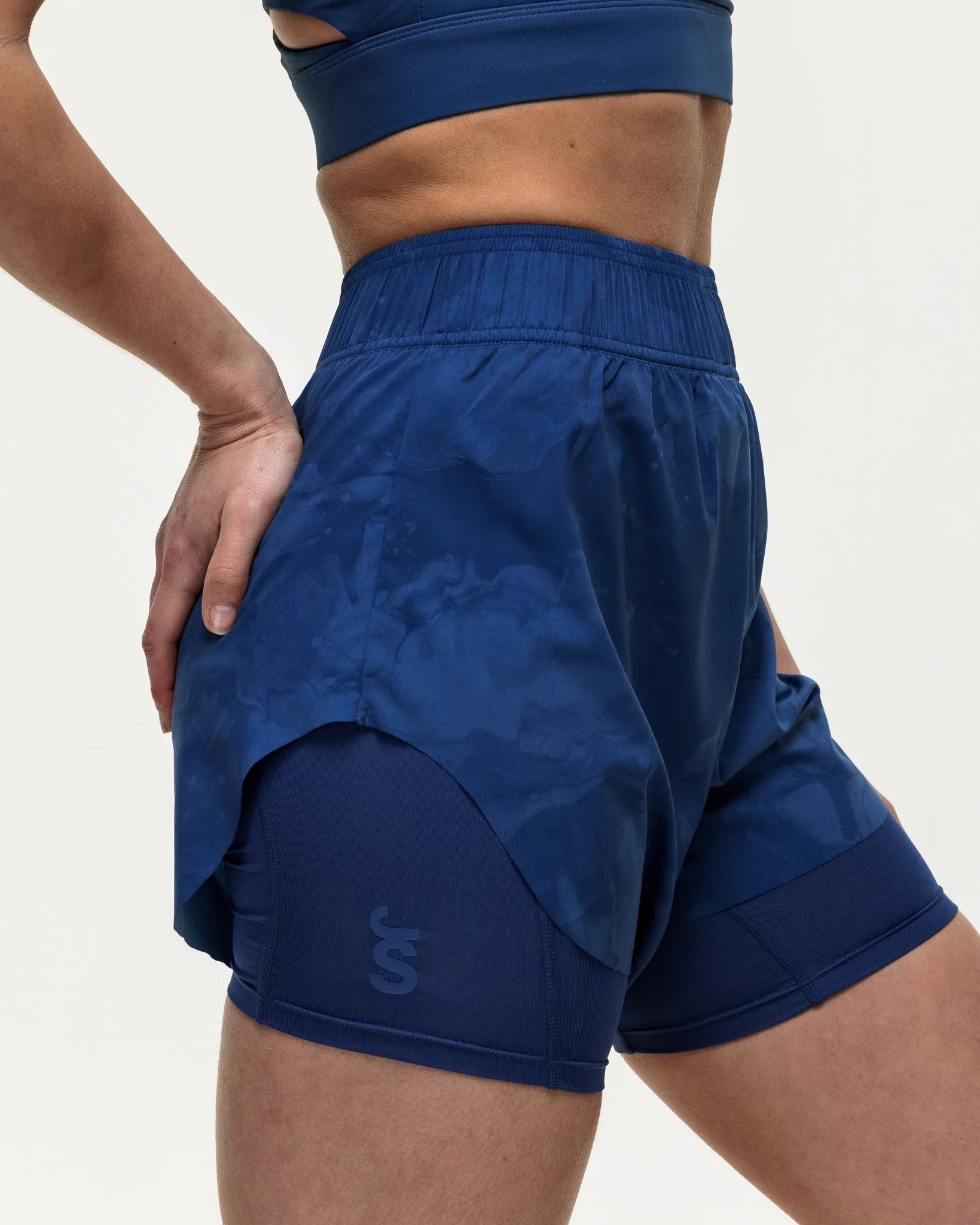 Run The Distance 2-in-1 Shorts - Indigo Marble - Image 5